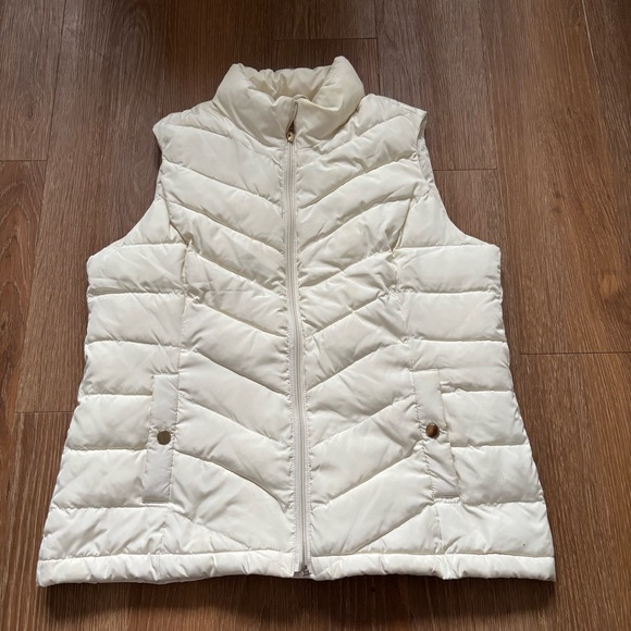 Charter Club Cream Quilted Puffer Vest Full Zipper Size Medium 100% Polyester - Picture 1 of 9